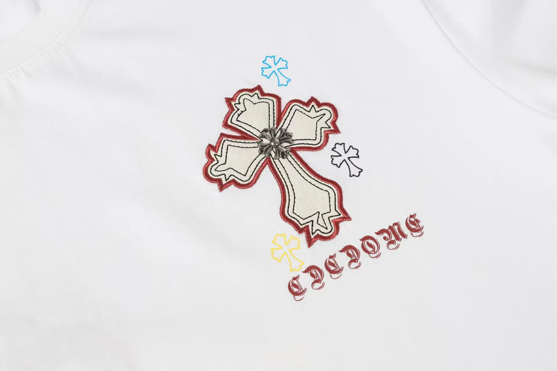 P180 Chrome Hearts* Chrome Hearts are made of 320g double yarn fabric, 1*1 Solona rib, imported digital front and rear white ink direct injection + laser embroidery, hand-nailed hardware accessories, loose version, same style for men and women. Color: Black White Size: XS S M L